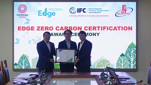 Trao giấy chứng nhận Edge Zero Carbon cho công trình “Nhà mẫu - kết cấu gỗ lắp ghép”